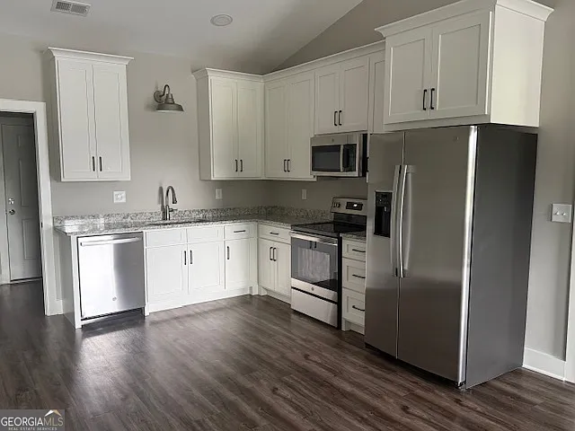 2 bed, 2.0 bath, 1020 sqft, $1,350 — Photo 2