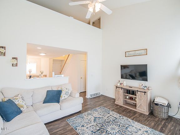 3rd image of 70B Fellows Road