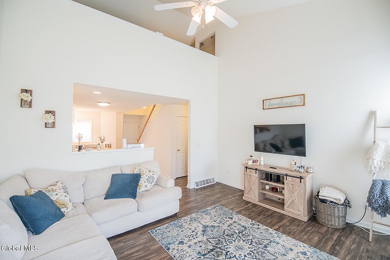 3rd image of 70B Fellows Road