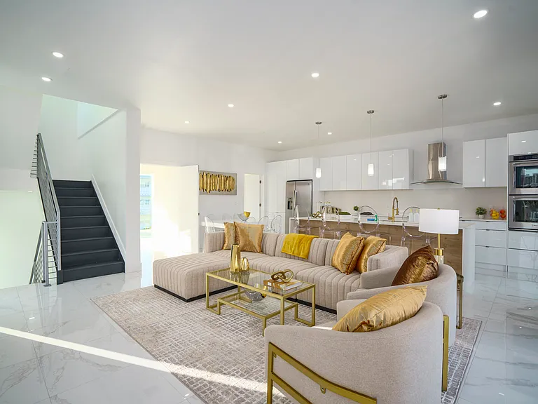1002 N Riverside Dr — Photo 11