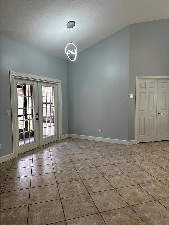 3 bed, 2.0 bath, 1465 sqft, $3,100 — Photo 3
