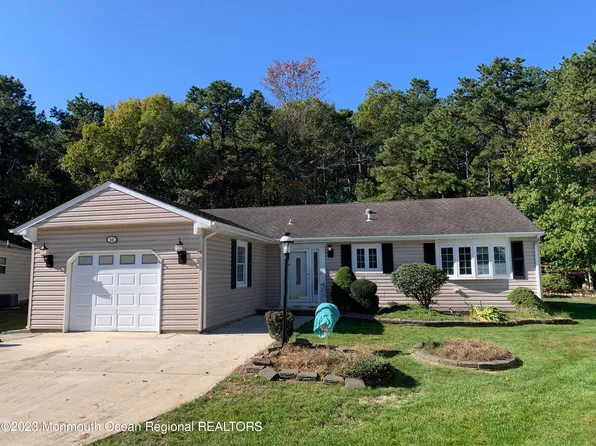 11 Point Blanche Court, Toms River, NJ 08757