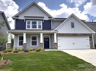 687 Fox Cove Rd, Hendersonville, NC 28792