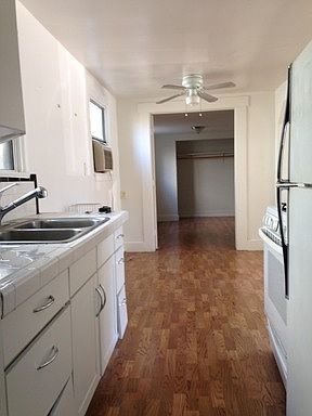3rd image of 1030 1/2 N Sierra Bonita Ave