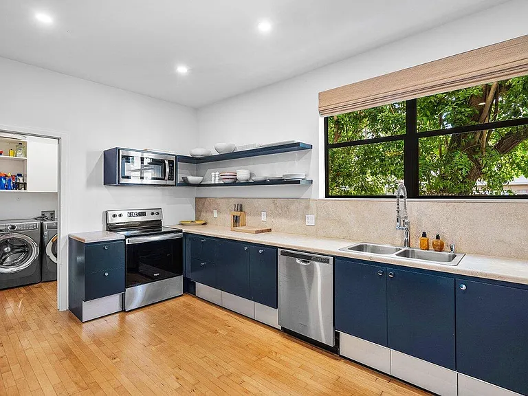 162 Peruvian Ave — Photo 18