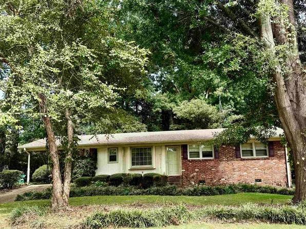 110 Hollywood Dr, Tuscumbia, AL 35674