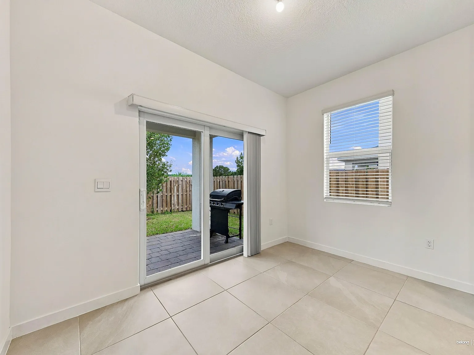 4 bed, 3.0 bath, 2085 sqft, $4,200 — Photo 4