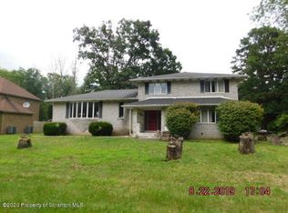 907 Deer Rack Dr, Mountain Top, PA 18707
