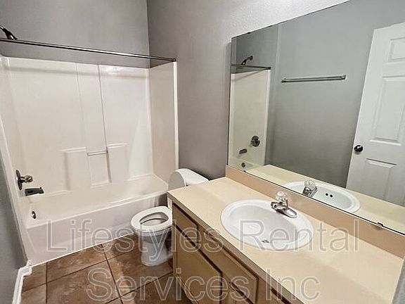 4th image of 5050 Playpen Dr Unit 6