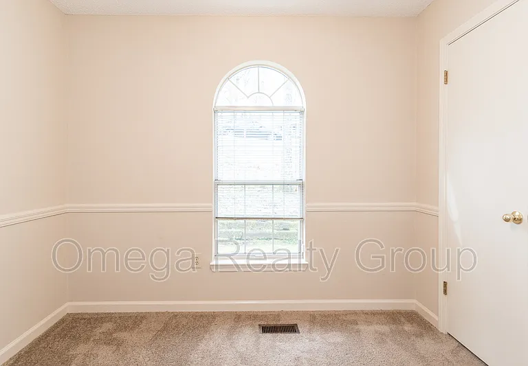6770 Charles Dr — Photo 30