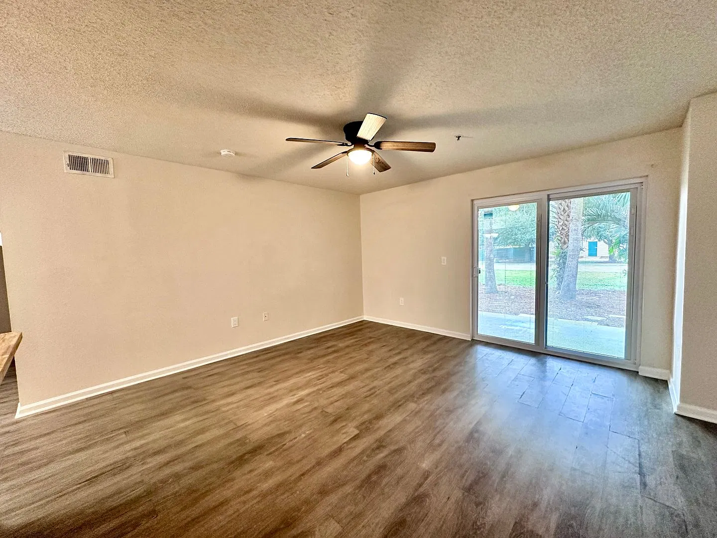 Newly Renovated 1B/1B Condo near Beach in the Heart of Destin! — Photo 3