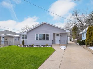 634 S Riverside Dr, Villa Park, IL 60181