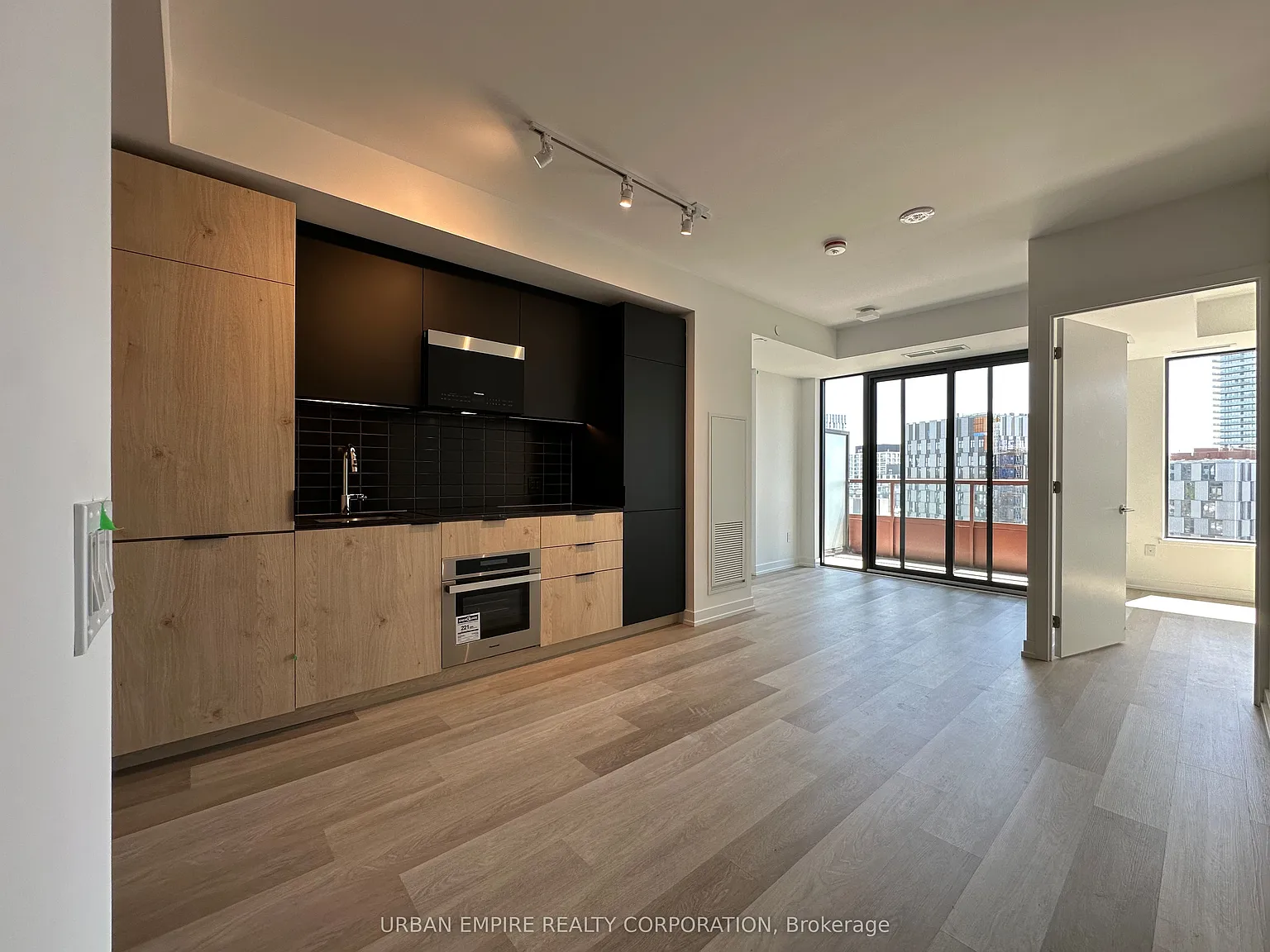 28 Eastern — Photo 1