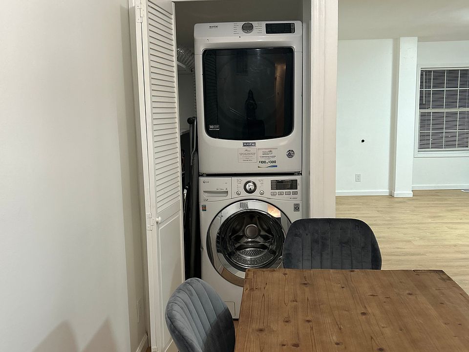 1st image of 236 Whiton St Floor 1