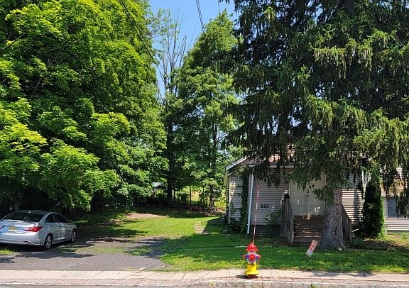 2nd image of 223 Halsey Rd APT 3