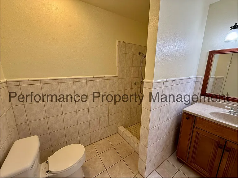 4513 Barry St — Photo 9