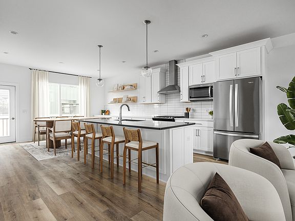 Spacious Kitchen w Balcony Access