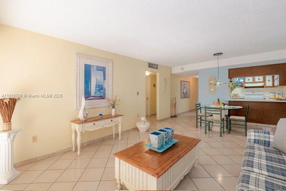 Apartment in Hialeah, Miami-Dade - View 3