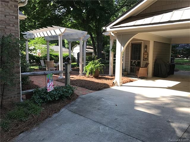 2nd image of 7642 Bedfordshire Dr