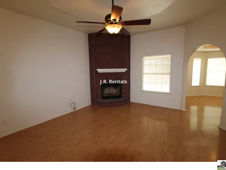 5211 James Loop — Photo 17