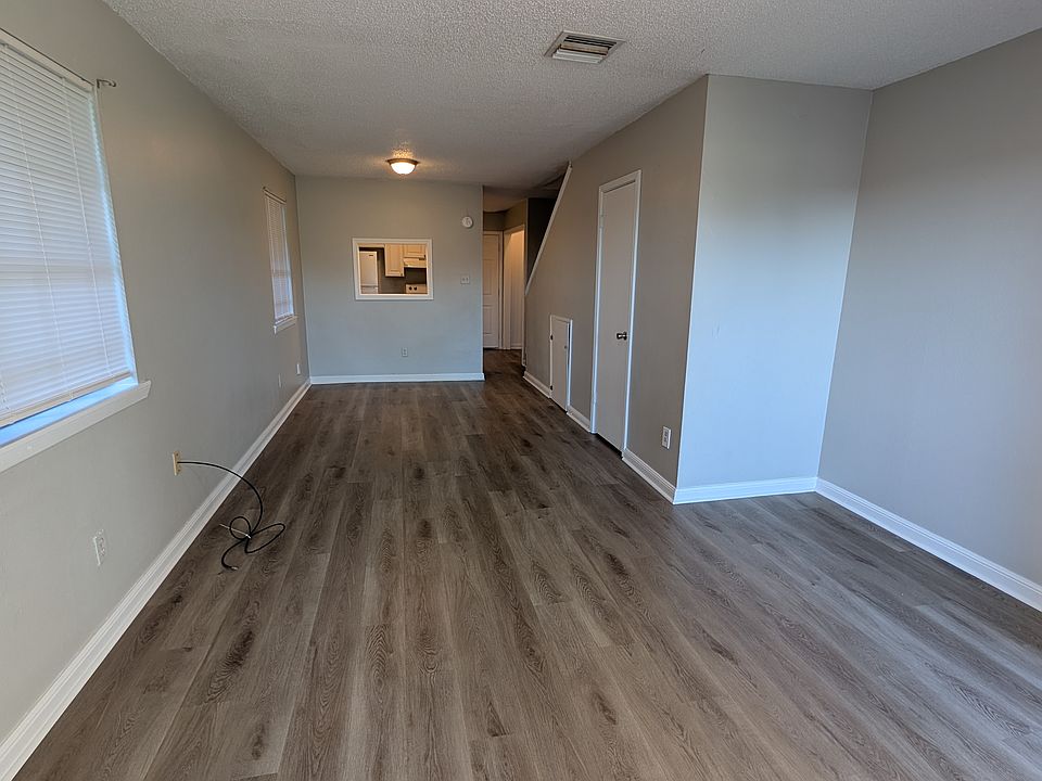 1st image of 400 Loire Ave APT A