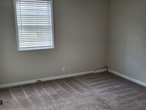 5th image of 5121 Amalie Dr APT B
