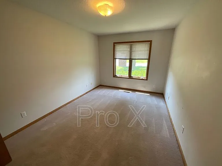 124 W Briarbrook Ln — Photo 8
