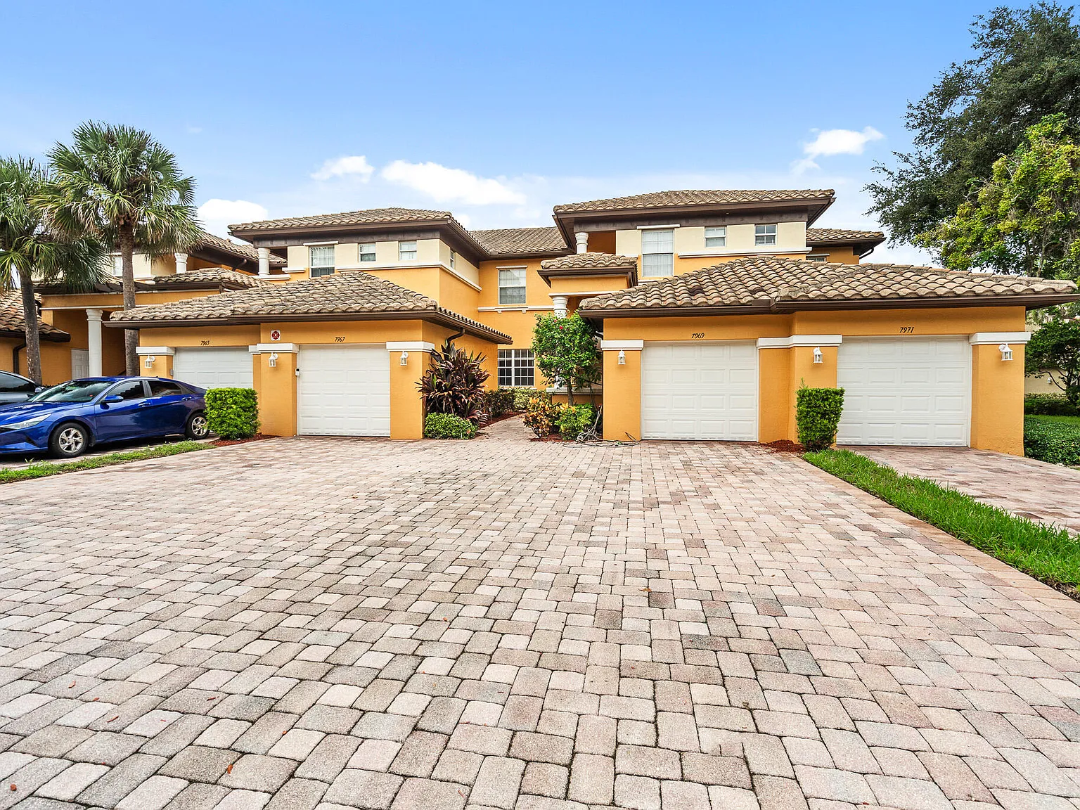 3 bed, 2.0 bath, 1401 sqft, $3,700 — Photo 2