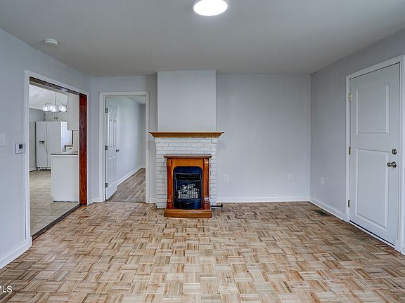 5th image of 701 N Roan St