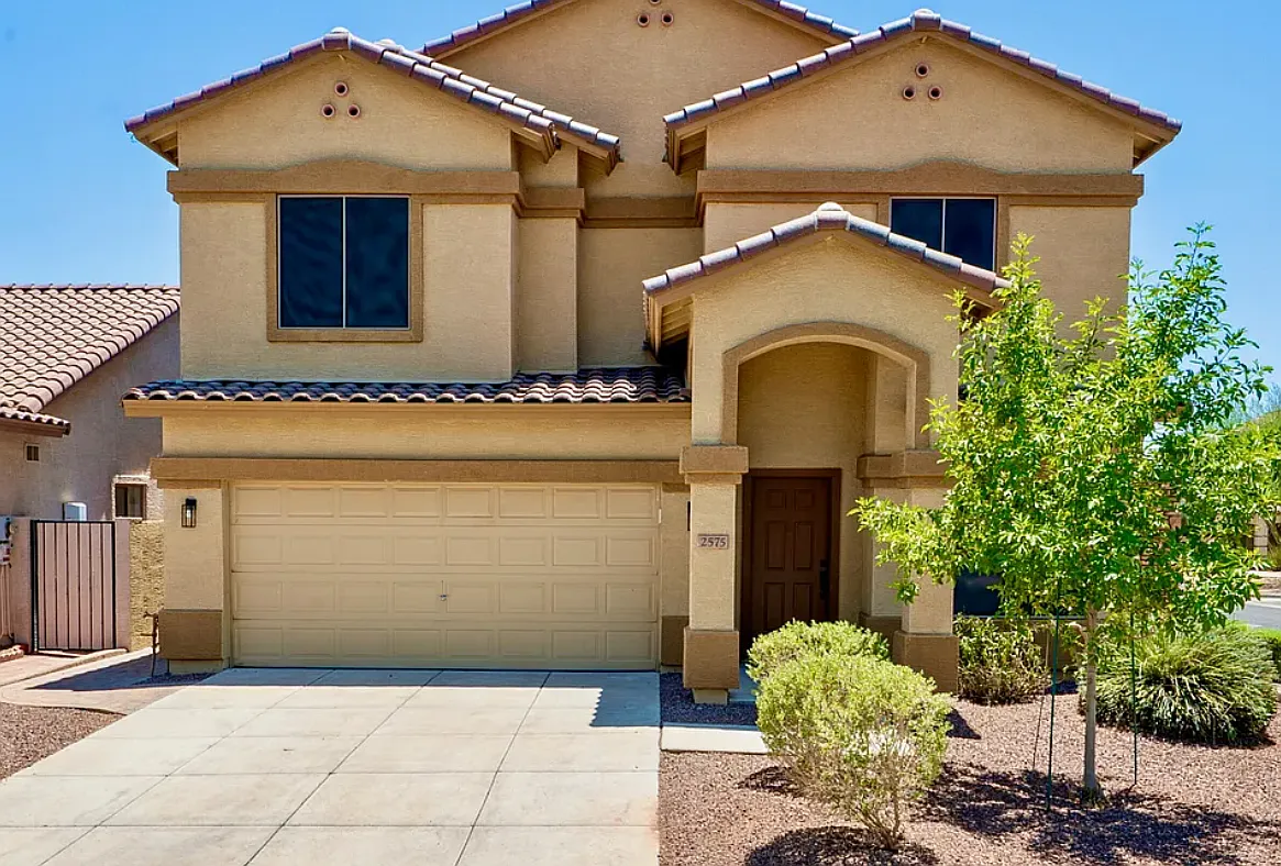 4 bed, 2.5 bath, 2349 sqft, $2,650 — Photo 2
