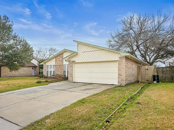 3501 Old Oaks Dr, Baytown, TX 77521
