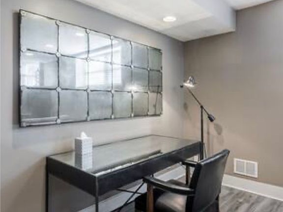 5th image of 1111 N Hoyne Ave #G