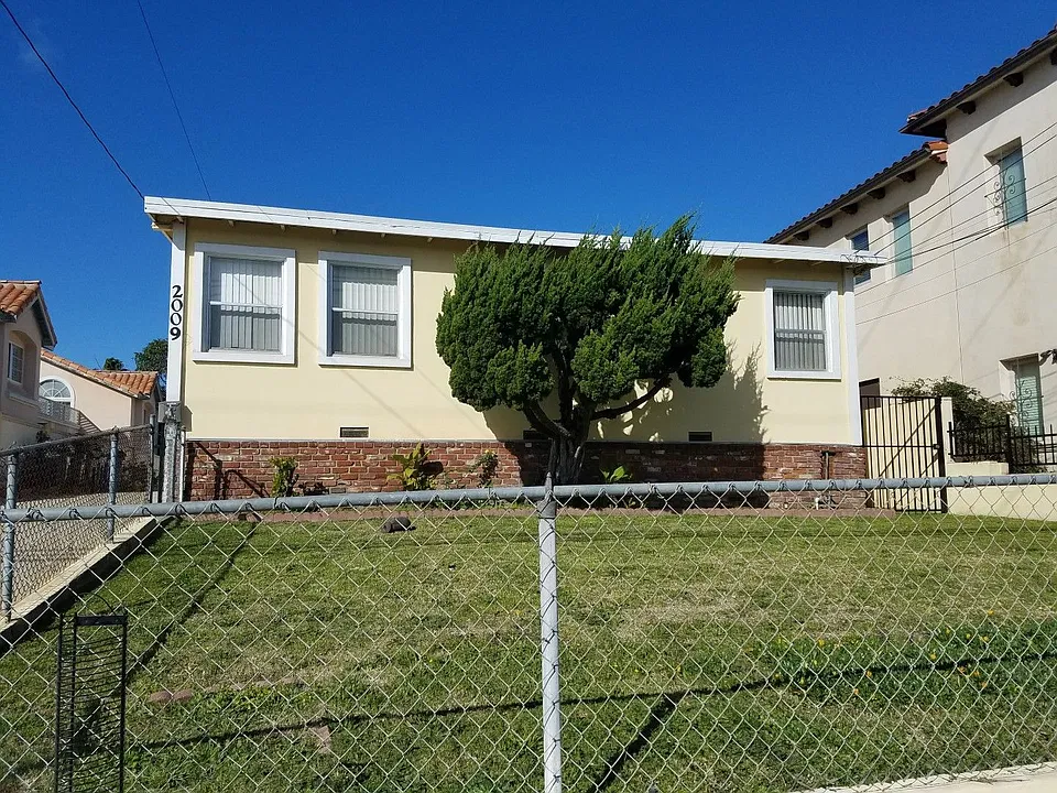 2009 Vanderbilt Ln