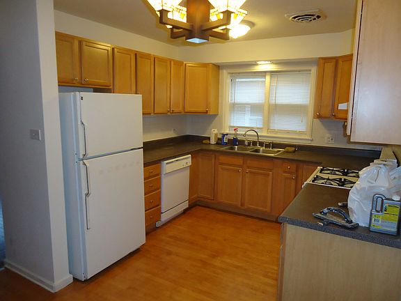 3rd image of 2425 W Pratt Blvd