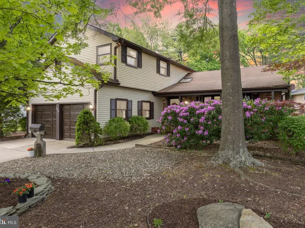 886 Lafayette Dr, Mount Laurel, NJ 08054