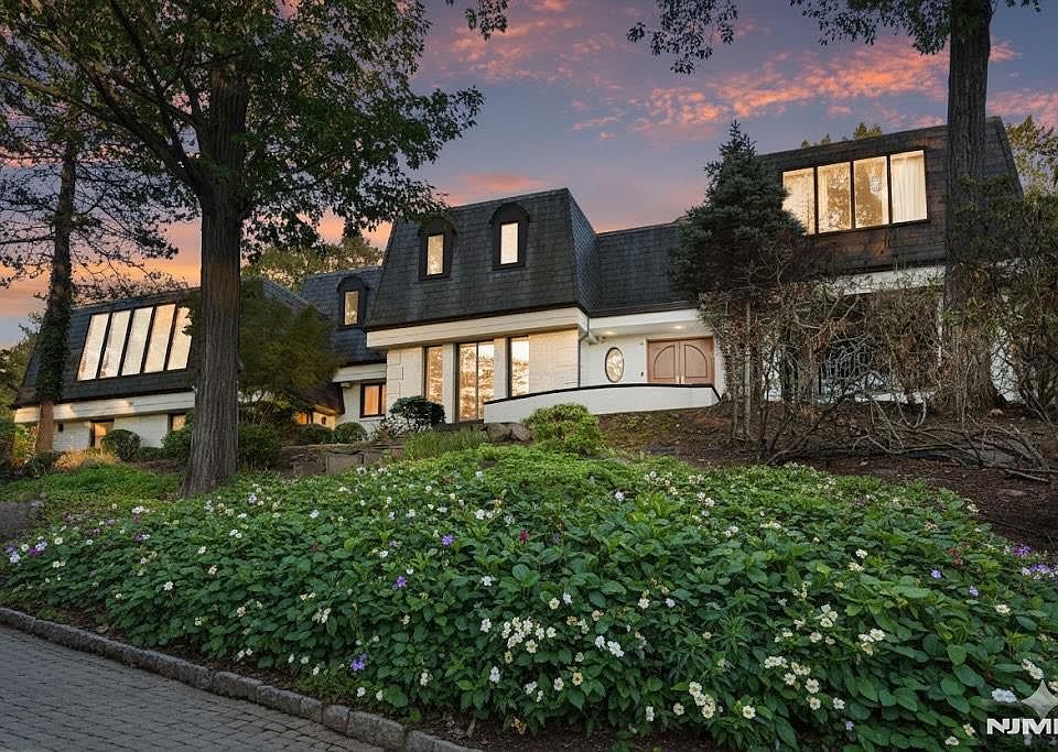 1st image of 8 Stanton Rd