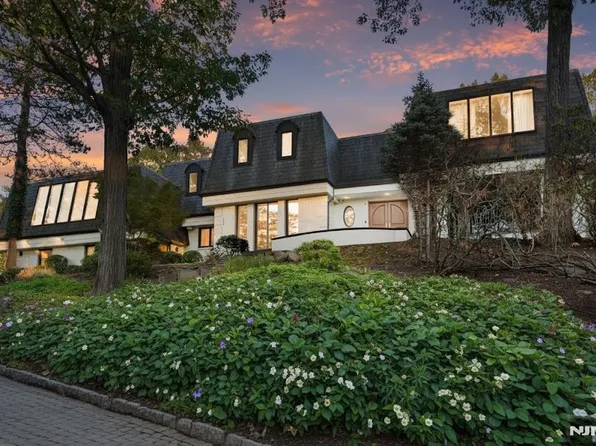 8 Stanton Rd, Tenafly, NJ 07670