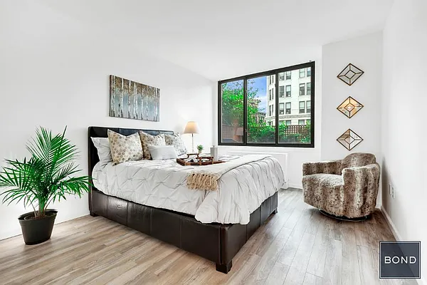 Sold by Bond New York | media 17