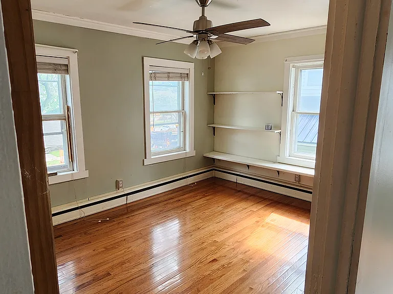 115 Sterling St — Photo 8