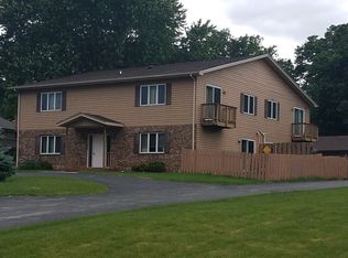 126 Oakridge Ct APT 4, Watertown, WI 53094