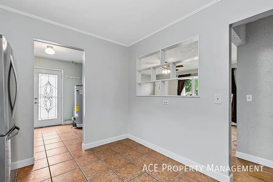 3 bed, 912 sqft, $1,735 — Photo 4