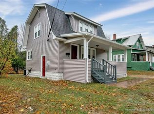 40 Nichol St, South Paris, ME 04281