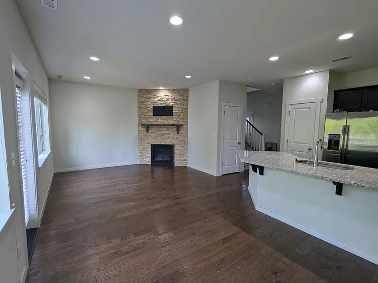 4307 212th Pl SE — Photo 3