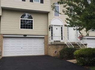 636 Newport Dr, Penn Hills, PA 15235