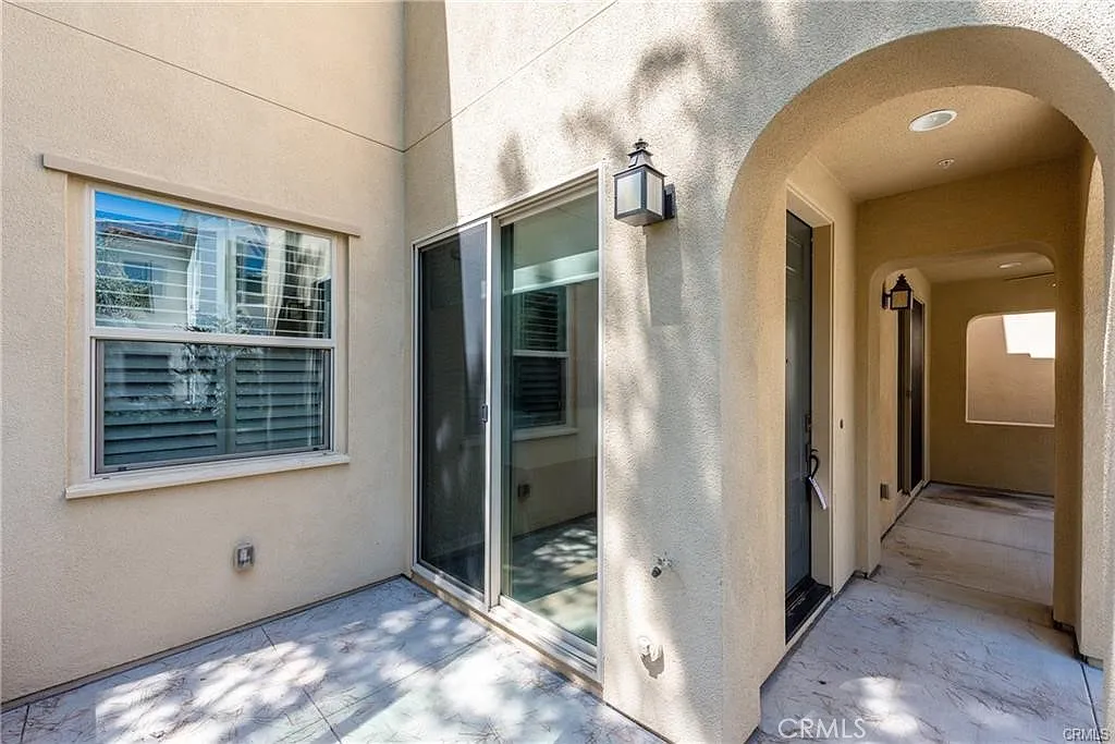 3 bed, 2.5 bath, 1810 sqft, $4,900 — Photo 3