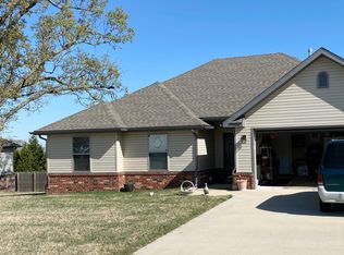 1340 Colonel Hawthorn Dr, Prairie Grove, AR 72753