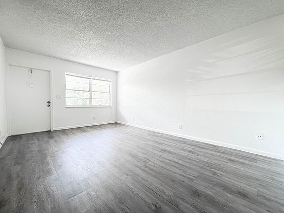 2nd image of 1100 S Broadway #104