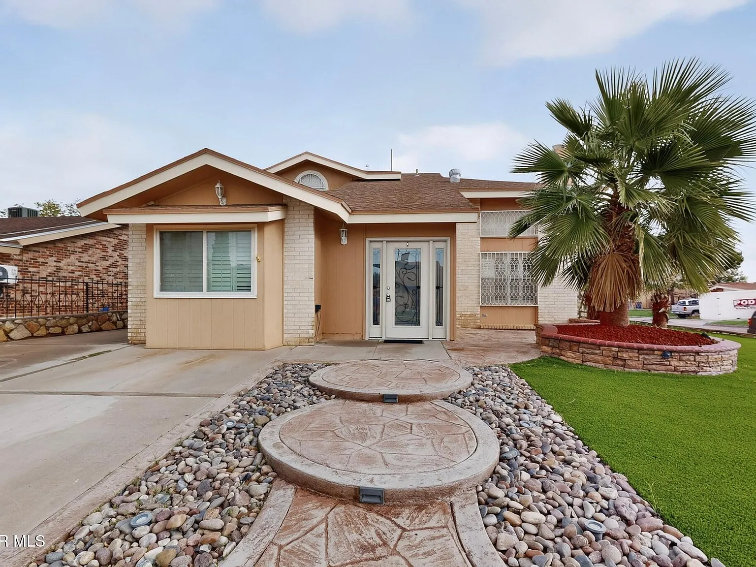 3 bed, 2.0 bath, 1440 sqft, $1,550 — Photo 1