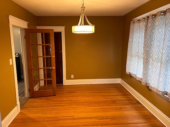 4th image of 380 Taunton Pl