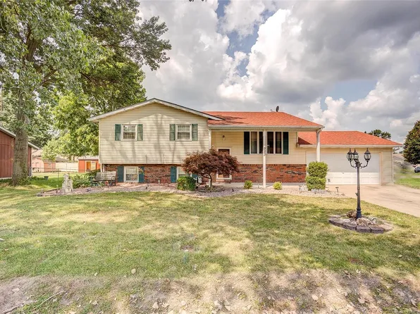 923 Reservoir Rd, Staunton, IL 62088